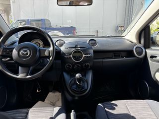 Mazda 2 2009-thumb-8