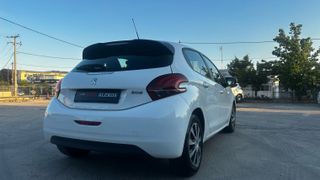 Peugeot 208 2019-thumb-5