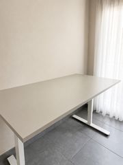 Πωλείται γραφείο με μηχανισμό ανύψωσης