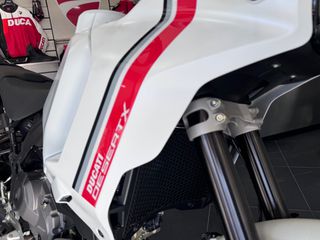 Ducati DesertX 2025 White-thumb-2
