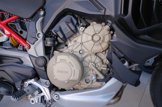 Ducati Multistrada V4 2024 ducati v4-thumb-3
