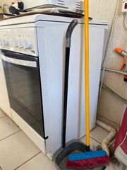 Κουζίνες 2τμχ , Pitsos η μια και Zanussi η αλλη