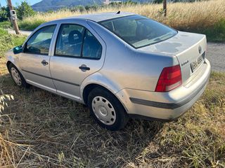 Volkswagen Bora 2001-thumb-1