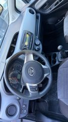 Toyota 2015 Yaris-thumb-4