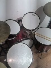 πωλείτε η παρών drums μοντέλο του 19