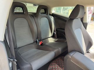 Volkswagen Scirocco 2011-thumb-15