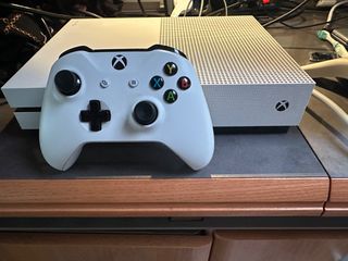 Πωλείται XBOX ONE S σε ΑΡΙΣΤΗ ΚΑΤΑΣΤΑΣΗ