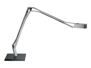 Φωτιστικό γραφείου P7111 από την Porsche Design.