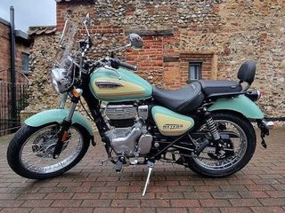 Royal Enfield Meteor 350 2026 SUPERNOVA BLACK-AURORA RETRO GREEN-thumb-1