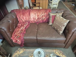 Δερματίνη Κλασικό Σαλόνι Chesterfield σε Άριστη Κατάσταση