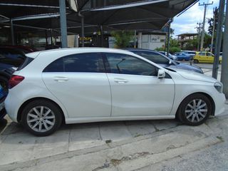 Mercedes-Benz A 180 2016 URBAN DIESEL-thumb-1