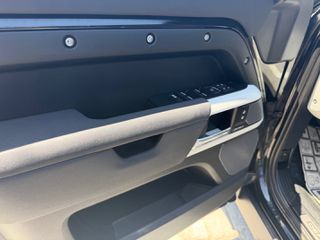 Land Rover Defender 2022 XS Edition-thumb-4
