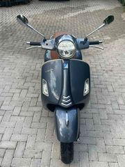 Piaggio Vespa GTS 300 2019 Gts 300-thumb-1