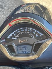 Piaggio Vespa GTS 300 2019 Gts 300-thumb-5