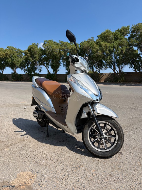 Roller / Scooter 2025 Electric
