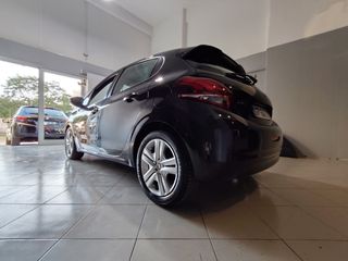 Peugeot 208 2019 PANORAMA SIGNATURE