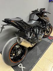 KTM 1290 Super Duke R 2017-thumb-3