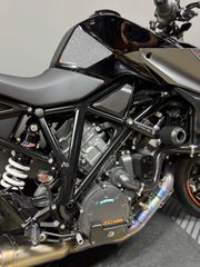 KTM 1290 Super Duke R 2017-thumb-5