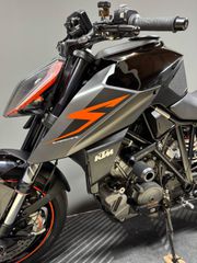 KTM 1290 Super Duke R 2017-thumb-10