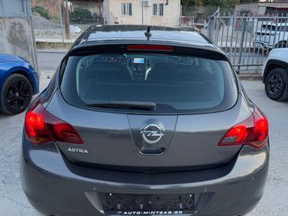 Opel Astra 2010-thumb-8