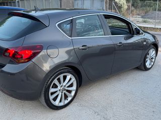 Opel Astra 2010-thumb-9