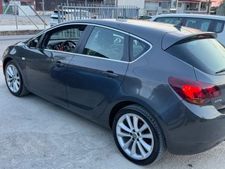 Opel Astra 2010-thumb-10
