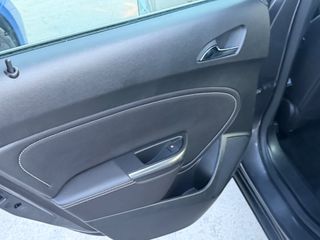 Opel Astra 2010-thumb-11