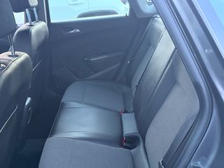 Opel Astra 2010-thumb-13