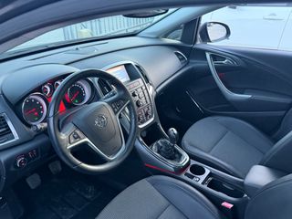 Opel Astra 2010-thumb-15
