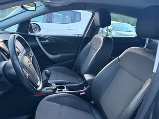 Opel Astra 2010-thumb-17