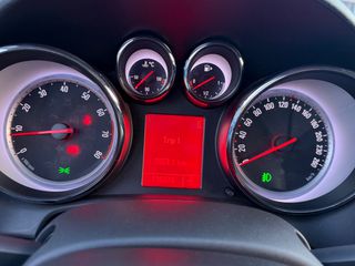 Opel Astra 2010-thumb-20