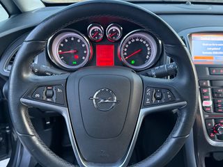 Opel Astra 2010-thumb-21