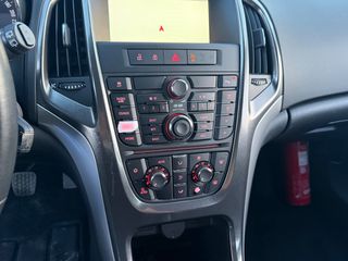 Opel Astra 2010-thumb-22