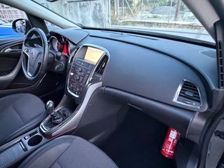 Opel Astra 2010-thumb-25