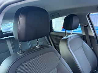 Opel Astra 2010-thumb-26