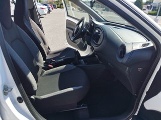 Toyota Aygo (X) 2022 X-PLAY-thumb-12