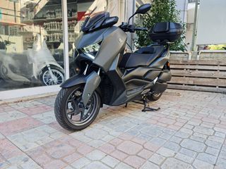 Yamaha XMAX 300 Tech Max+ EU5+ 2026 ΓΝΗΣΙΑ ΒΑΣΗ ΚΙΝΗΤΟΥ ΚΑΙ ΒΑΛΙΤΣΑ