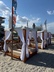 Διπλη Ξαπλωστρα,Ξύλινο Gazebo Daybed Κρεβάτι Κήπου με Υφασμάτινη Οροφή και 2 Ξαπλώστρες με Στρώματα και Κουρτίνες με Σκίαστρο