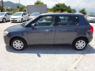Skoda Fabia 2009-thumb-2