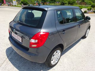 Skoda Fabia 2009-thumb-5
