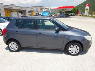 Skoda Fabia 2009-thumb-6