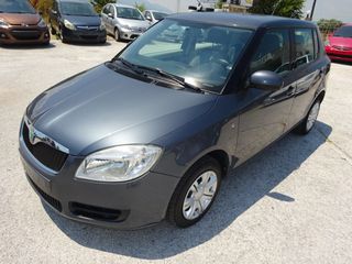 Skoda Fabia 2009-thumb-1