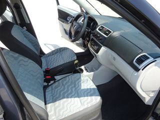 Skoda Fabia 2009-thumb-10