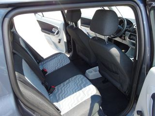 Skoda Fabia 2009-thumb-12