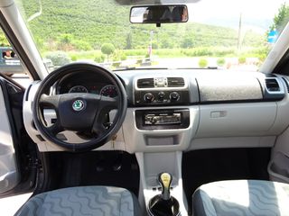 Skoda Fabia 2009-thumb-8