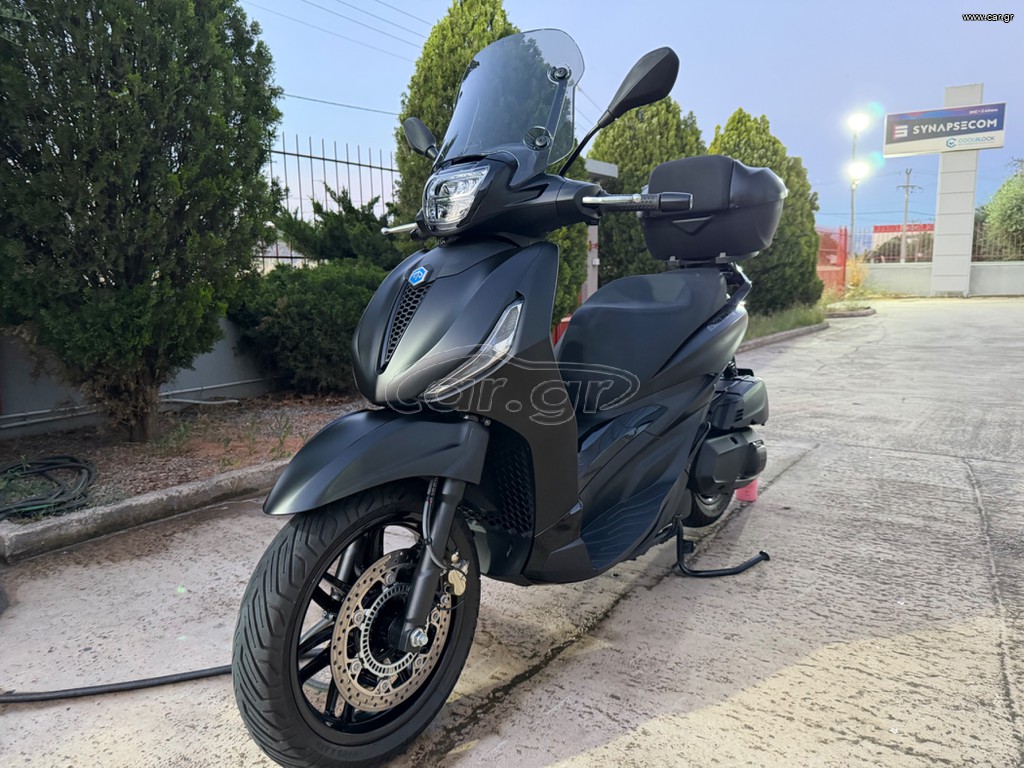 Piaggio Beverly 400 2024 HPE DEEP BLACK