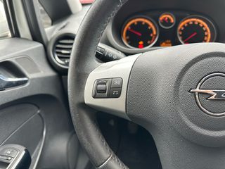 Opel Corsa 2012-thumb-15