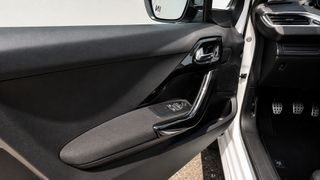 Peugeot 208 2018 1,6 BLUE-HDI STYLE-thumb-6