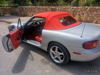 Mazda MX-5 1999-thumb-10