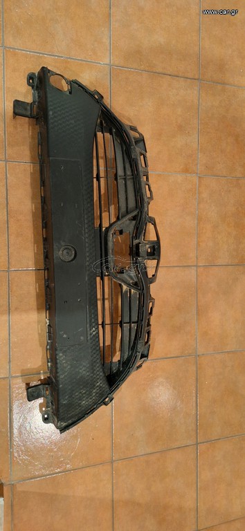 Μασκα Yaris 2023